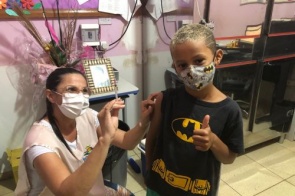 Continua em Itaporã o esquema vacinal para crianças de 05 a 11 anos
