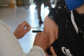 Vacinação contra Covid-19 ocorrerá sem agendamento de sábado até quarta-feira