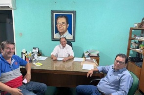 Presidente da Associação Comunitária de Montese reivindica casas populares ao deputado Zé Teixeira