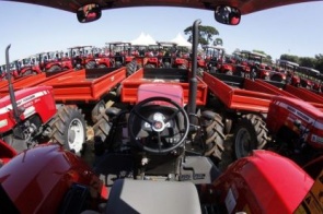 Governo do Estado entrega 3,8 mil máquinas agrícolas para 79 municípios