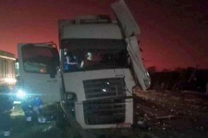 Colisão entre caminhões mata empresário na MS-306