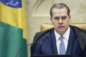 Ministro nega prosseguimento de ação do presidente contra Moraes