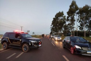 Governo põe PF para 'caçar' suspeitos de atentado contra prefeito na fronteira