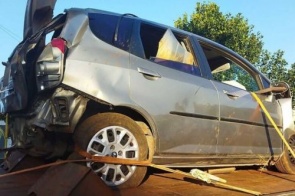 Maconha retirada de carro retorcido após capotamento é avaliada em R$ 430 mil 
