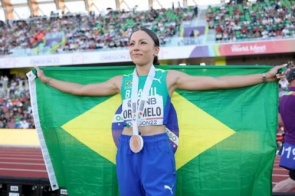 Letícia Oro Melo é bronze no salto em distância no Mundial