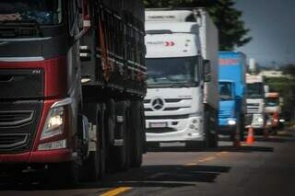 Auxílio de R$ 1 mil começa a ser pago a 8 mil caminhoneiros autônomos de MS