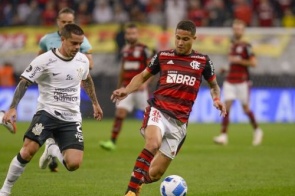 Flamengo e Corinthians decidem vaga na semifinal nesta terça