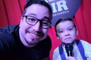 Bernardo estreou nos palcos como “boneco” e aos 7 anos já faz stand up