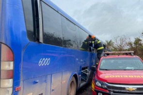 Passageiro de ônibus que morreu após colisão com carreta na BR-262 é identificado
