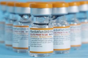 Covid-19: dose de reforço de vacina diferente protege mais, diz estudo