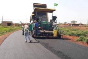 MS-258: Obra avança com asfalto em distrito de Sidrolândia