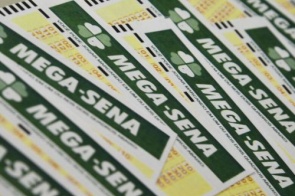 Mega-Sena acumula e sorteia R$ 65 milhões na quarta-feira