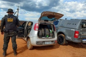 Uno é apreendido transportando 70 pneus do Paraguai
