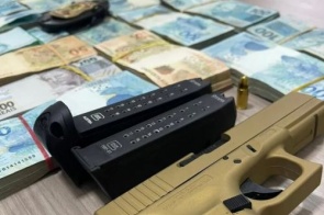 Operação contra CACs apreende quase R$ 200 mil e pistola na Capital 