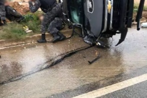 Viatura da Polícia Militar de MS sofre acidente em rodovia de Goiás