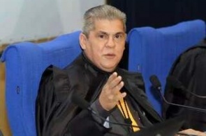 Justiça autoriza e Waldir Neves tira tornozeleira para tratamento médico em SP