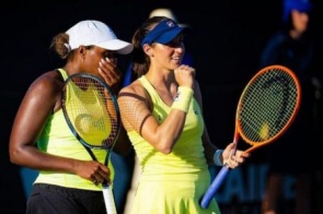 Dupla de Stefani vai à semi e Bia Haddad às quartas no WTA de Adelaide