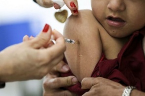 Lote de 754 mil doses da Coronavac vai reforçar vacinação de crianças