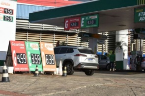 Litro da gasolina deve voltar a custar próximo de R$ 6 no Estado