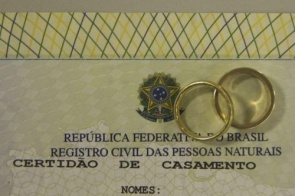Número de casamentos aumenta em 2021, mas brasileiros também se divorciaram mais, aponta IBGE