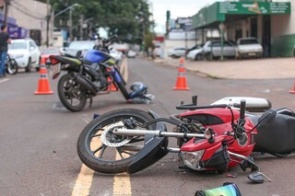 Homem morre após colisão entre motos na Avenida das Bandeiras