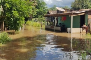 Rio sobe em Miranda e entra no nível de emergência; já em Bonito volta ao normal