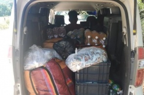 Polícia apreende produtos de contrabando em van boliviana