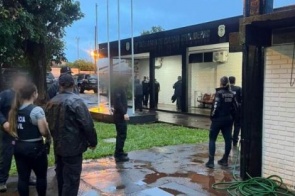 Polícia Civil apreende drogas, arma e cumpre mandados de prisão em Dourados