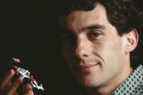 Ayrton Senna é homenageado como patrono do esporte brasileiro