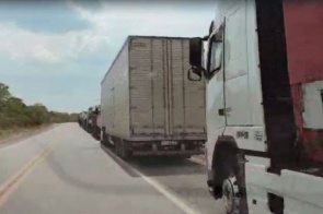 Greve de auditores da Receita já provoca fila de 200 caminhões em Corumbá