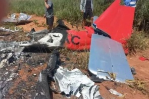 Com excesso de peso, avião do tráfico é queimado em pista clandestina