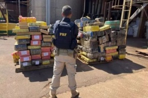 Casal que saiu de MS é preso com 3 toneladas de maconha no Paraná