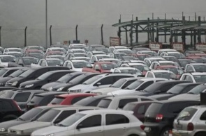Vendas financiadas de veículos crescem 30,7% no país em fevereiro