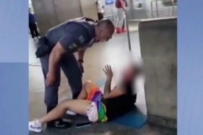 Policial agride mulher em estação de metrô em São Paulo