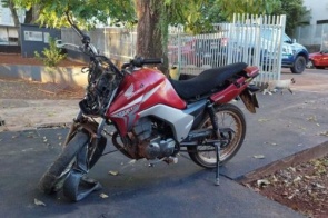 Adolescente furta moto e provoca acidente durante fuga