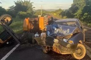 Colisão na MS-080 deixa quatro feridos e parte trator ao meio