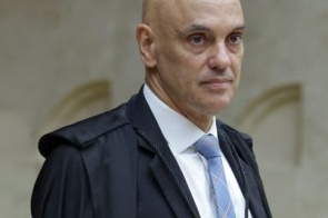 Moraes abre ação contra Flávio Bolsonaro por suposta calúnia a Lula