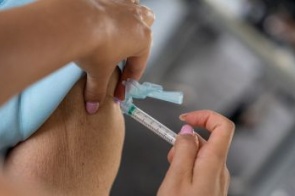 Dourados deve receber hoje 20 mil doses de vacina contra chikungunya