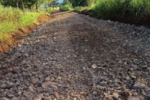 Prefeitura avança com cascalhamento em estradas vicinais da Reserva Indígena