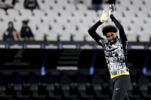 Não é só Yuri Alberto: Corinthians também tem acordo com Hugo Souza para negociação