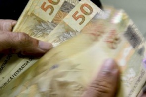 Caixa começa a pagar Bolsa Família de maio