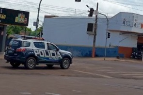 “Itaporã: homem invade residência, é flagrado por vizinhos e detido por moradores”.