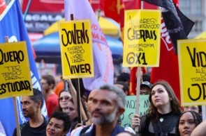 Acordo prevê regra de transição de 60 dias para fim da escala 6x1