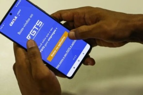 Caixa antecipa saque-aniversário do FGTS para demitidos