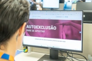 Mais de 574 mil brasileiros já aderiram à autoexclusão de bets; 41% citam saúde mental