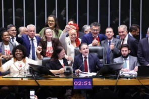 Câmara aprova, em dois turnos, PEC pelo fim da escala 6x1