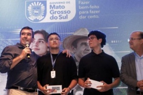 Governo de MS vai oferecer inteligência artificial nas escolas e criar CEP Rural