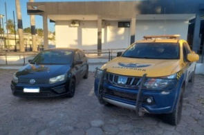 Em MS, polícia intercepta carro furtado que seguia para a fronteira com a Bolívia
