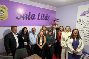 Lia Nogueira defende atendimento 24 horas para mulheres durante lançamento da Sala Lilás
