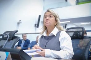 Lia Nogueira defende reposição urgente de servidores e reforça compromisso com a educação em Dourados